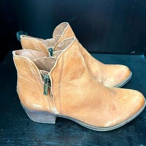 Size 8 Lucky Brand ankle boots